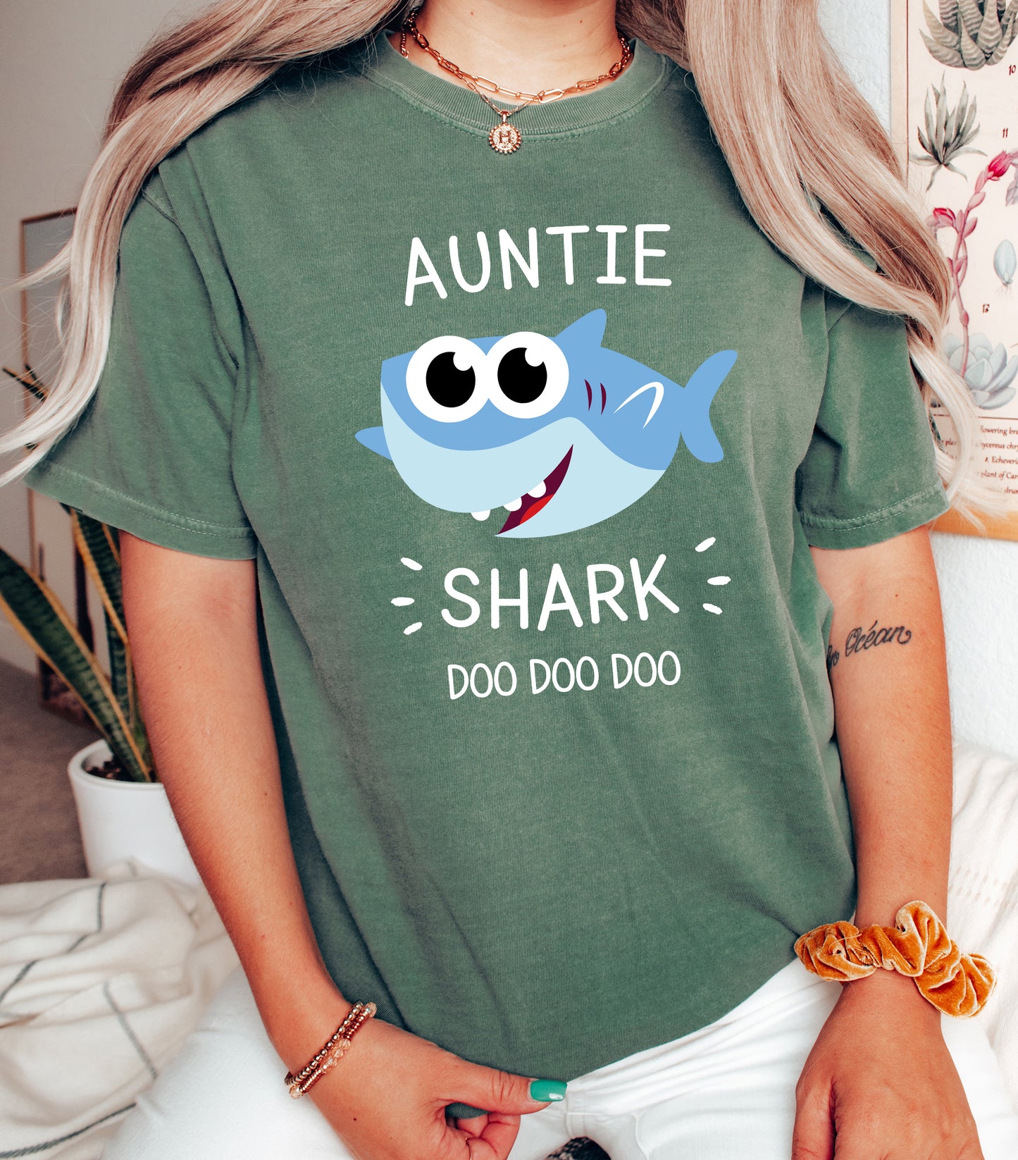 Auntie Shark Shirt | Comfort Colors Vintage Style Aunt Shirt