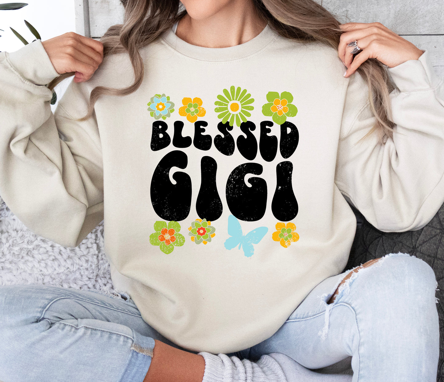 Blessed Gigi Retro Flowers Sweatshirt | Gigi Sweatshirt