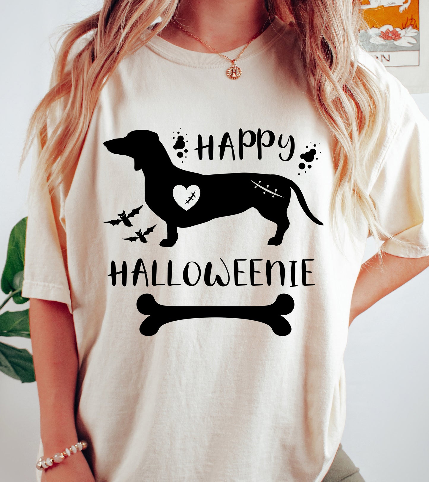 Happy Halloweenie Vintage Style Halloween Shirt | Dachshund Shirt