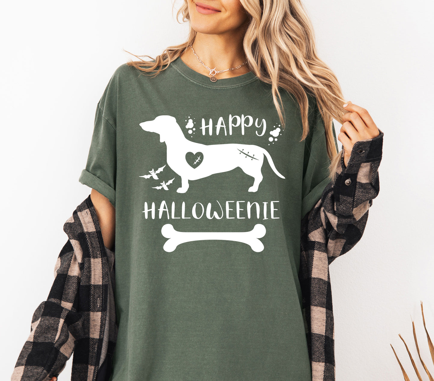 Happy Halloweenie Vintage Style Halloween Shirt | Dachshund Shirt